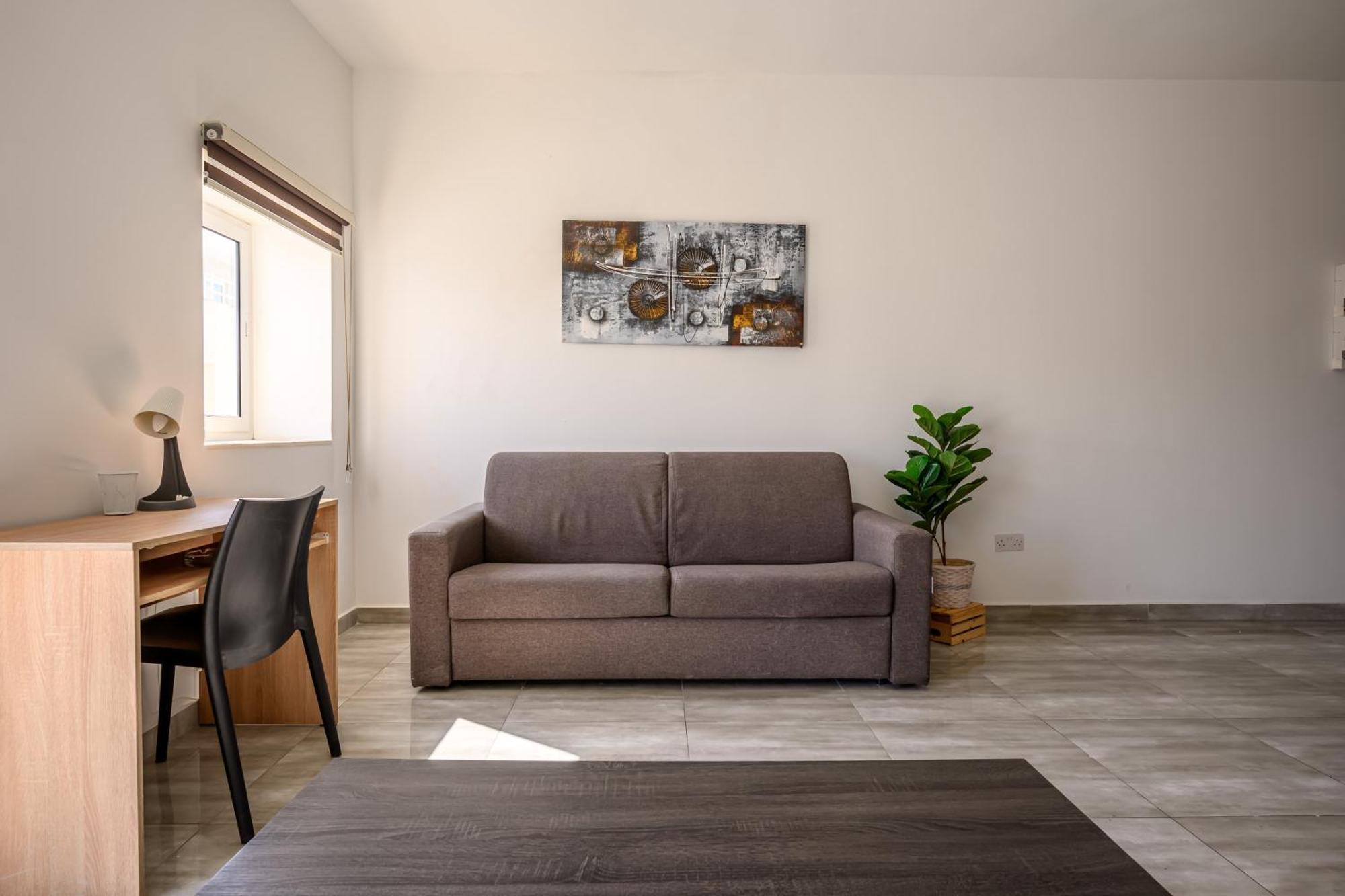 F11 Room 2, Private Room Two Single Beds Shared Bathroom In Shared Flat Msida Exterior foto